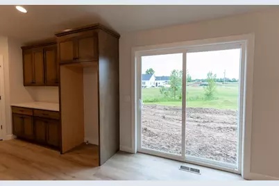 W5890 Edgewood Drive, Menasha, WI 54952 - Photo 8