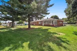161 Parkside Ct, Green Bay, WI 54313 - Photo 2