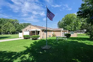 2068 S Point Comfort Rd, Oshkosh, WI 54902 - Photo 2