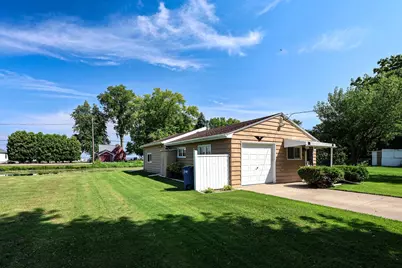 2068 S Point Comfort Road, Oshkosh, WI 54902 - Photo 4
