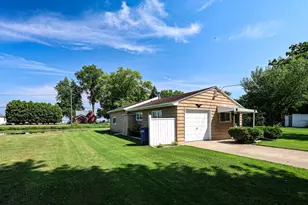 2068 S Point Comfort Rd, Oshkosh, WI 54902 - Photo 4