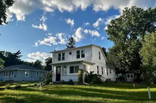 1320 Waugoo Ave, Oshkosh, WI 54901 - Photo 1