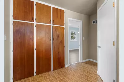 907 W 8th Avenue, Oshkosh, WI 54902 - Photo 48
