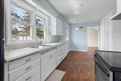 907 W 8th Avenue, Oshkosh, WI 54902 - Photo 18