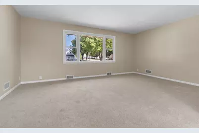 907 W 8th Avenue, Oshkosh, WI 54902 - Photo 8