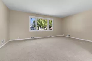 907 W 8th Ave, Oshkosh, WI 54902 - Photo 8