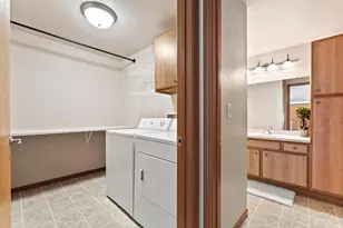 3319 N Casaloma Dr, Appleton, WI 54913 - Photo 24