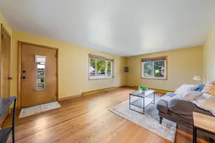 1381 Winnebago Ave, Oshkosh, WI 54901 - Photo 8