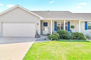 5056 Snapdragon Cir, Little Suamico, WI 54141 - Photo 4