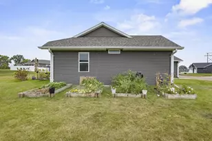 1777 Loyal Dr, Neenah, WI 54956 - Photo 34