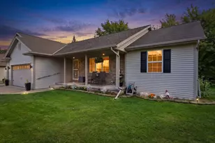 215 W Haven Ct, Luxemburg, WI 54217 - Photo 2