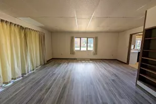 205 E Division St, Shawano, WI 54166 - Photo 10