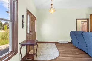 3206 River Forest Hills Dr, Pulaski, WI 54162 - Photo 10