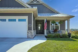 885 Cygnet Ct, Menasha, WI 54952 - Photo 1