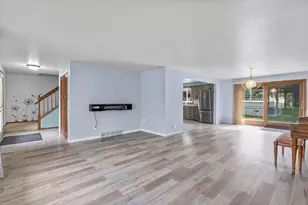 2153 Balsam Way, Green Bay, WI 54313 - Photo 8