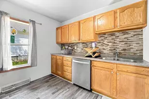 117 W Custer Ave, Oshkosh, WI 54901 - Photo 12