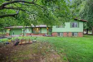 104 Crestwood Ct, Shawano, WI 54166 - Photo 2