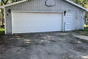 1033 Jefferson St, Oshkosh, WI 54901 - Photo 2