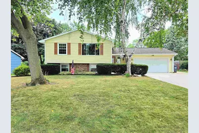 540 Somerset Drive, Green Bay, WI 54301 - Photo 1