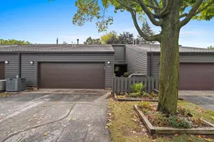33 Webster Heights Dr, Green Bay, WI 54301 - Photo 1