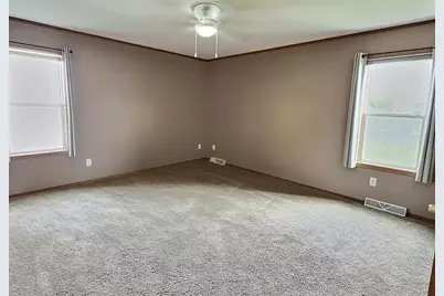 2756 Clover Street, Oshkosh, WI 54901 - Photo 10