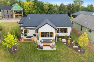 1831 Bobby Jones Dr, De Pere, WI 54115 - Photo 2