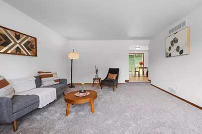 827 Hillcrest Heights, Green Bay, WI 54313 - Photo 4