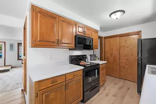 827 Hillcrest Heights, Green Bay, WI 54313 - Photo 10