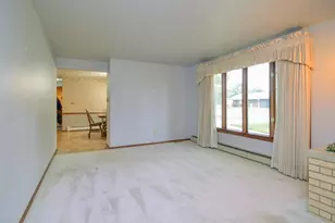 1040 Debra St, Wrightstown, WI 54180 - Photo 6