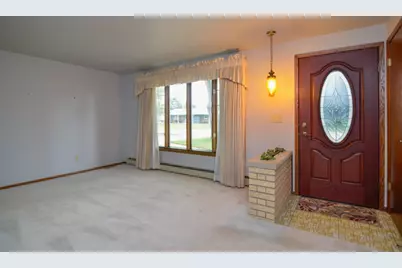 1040 Debra Street, Wrightstown, WI 54180 - Photo 4