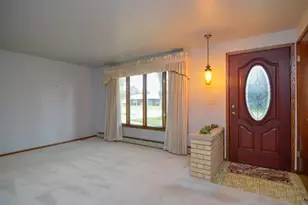1040 Debra St, Wrightstown, WI 54180 - Photo 4