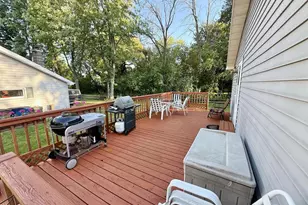 2829 Sheldon Dr, Oshkosh, WI 54942 - Photo 2