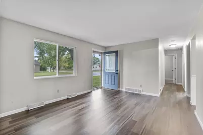 1200 Fieldcrest Drive, Menasha, WI 54952 - Photo 8