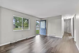 1200 Fieldcrest Dr, Menasha, WI 54952 - Photo 8