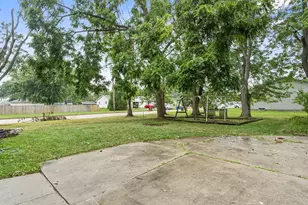 1200 Fieldcrest Dr, Menasha, WI 54952 - Photo 34
