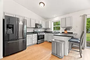 3885 Cobblestone Ct, Oshkosh, WI 54901 - Photo 6