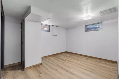 2027 Hillview Drive, Green Bay, WI 54302 - Photo 38