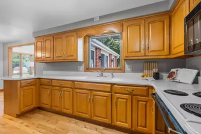 2027 Hillview Drive, Green Bay, WI 54302 - Photo 18