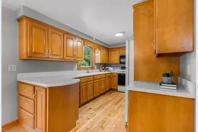 2027 Hillview Drive, Green Bay, WI 54302 - Photo 14