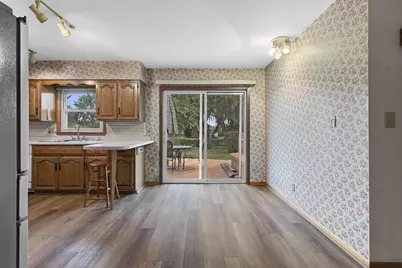 896 W 18th Avenue, Oshkosh, WI 54902 - Photo 8