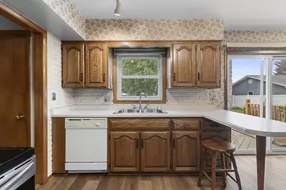 896 W 18th Avenue, Oshkosh, WI 54902 - Photo 6