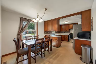2310 N Idlewild Court, Green Bay, WI 54303 - Photo 2
