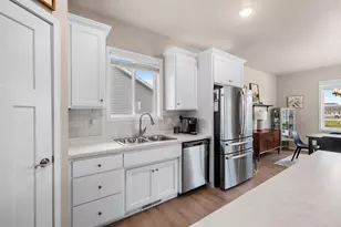 W6529 E Steamboat Ln, Appleton, WI 54115 - Photo 8