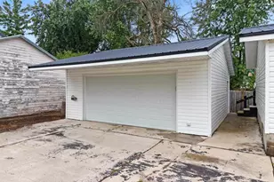 415 W 2nd St, Shawano, WI 54166 - Photo 32