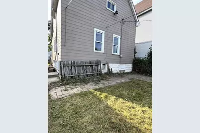 1020 S 32nd Street, Milwaukee, WI 53215 - Photo 2