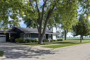 1120 Baldwin Ave, Oshkosh, WI 54901 - Photo 1