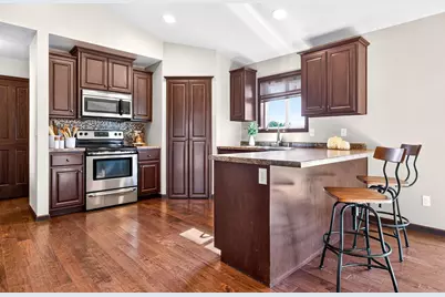 899 Lotus Trail, Menasha, WI 54952 - Photo 4