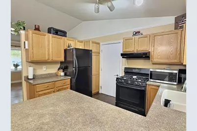 3850 Harvest Court, Oshkosh, WI 54901 - Photo 8