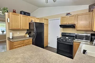 3850 Harvest Ct, Oshkosh, WI 54901 - Photo 8