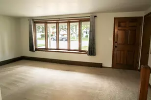 1255 April Ln, Green Bay, WI 54304 - Photo 6